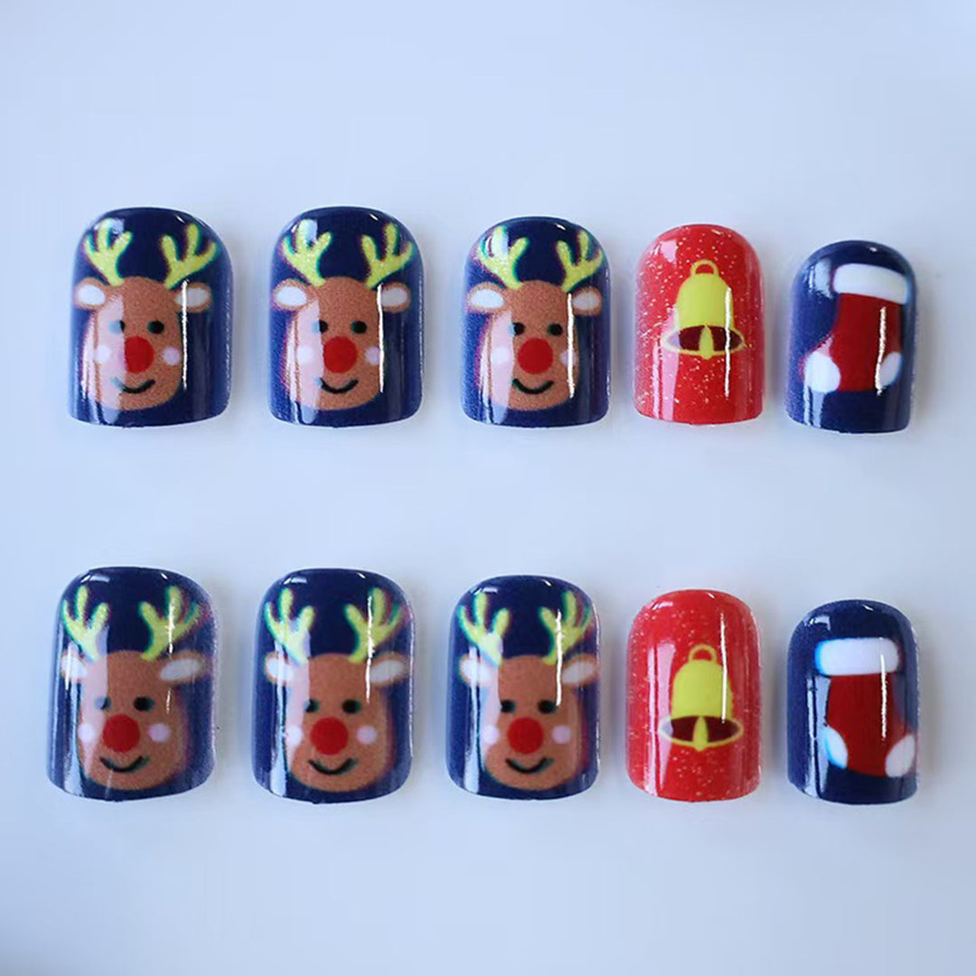 Festliche Kunstnägel mit Weihnachtsdesign Karnz