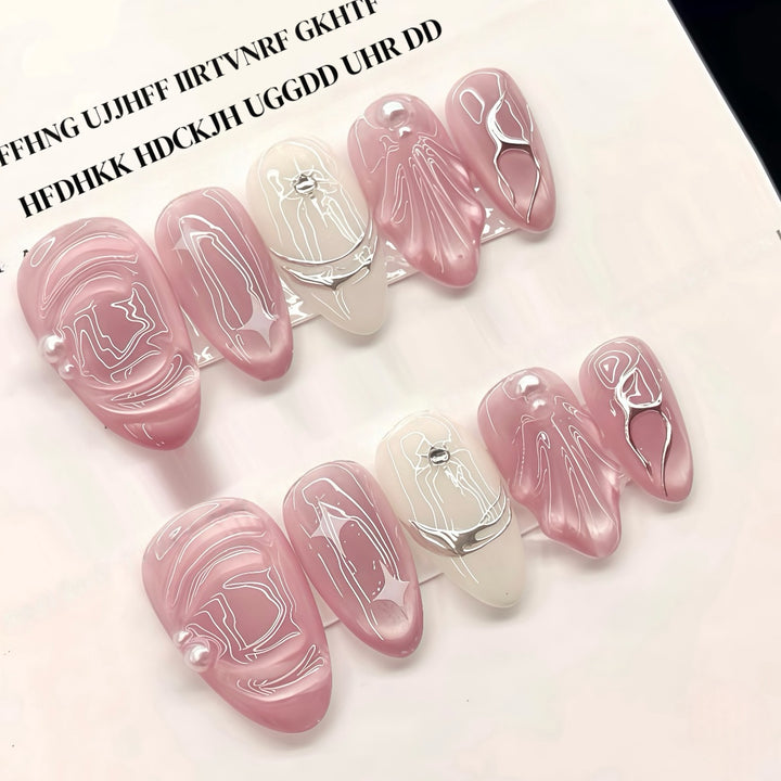 Stylisches Press-On Nail Art Kit