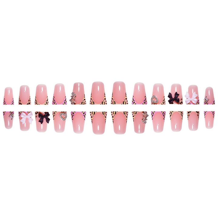 Dekoratives thematisches Press-On-Nagelset Karnz