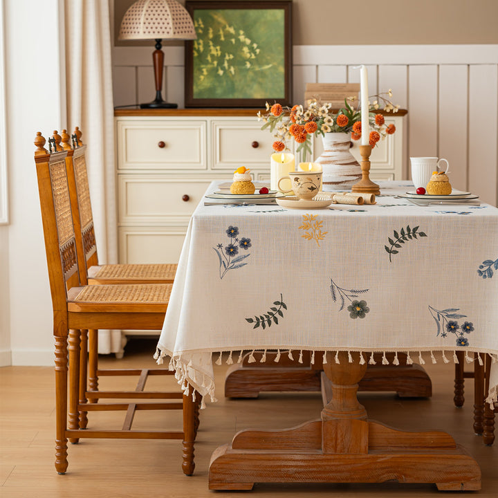 Elegante bestickte Tischdecke