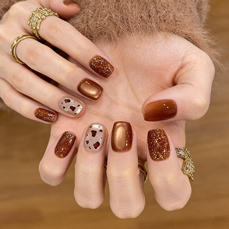Künstlerisches Press-On-Nagelset mit glitzerndem und gepunktetem Finish Karnz
