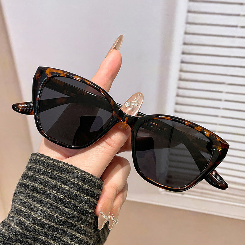Damen stylische Cat-Eye Sonnenbrille mit UV-Schutz und komfortablem Gestell Karnz