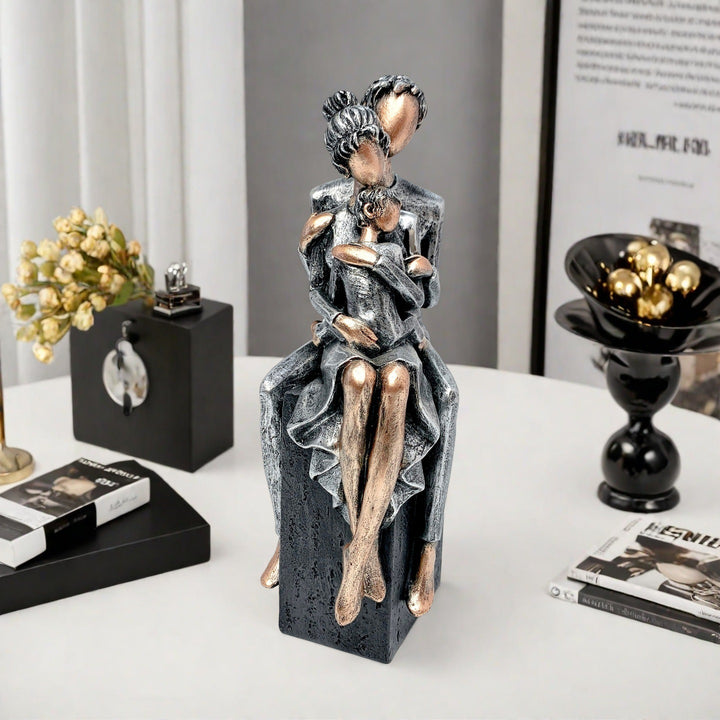 Elegante Skulptur eines romantischen Paares Karnz