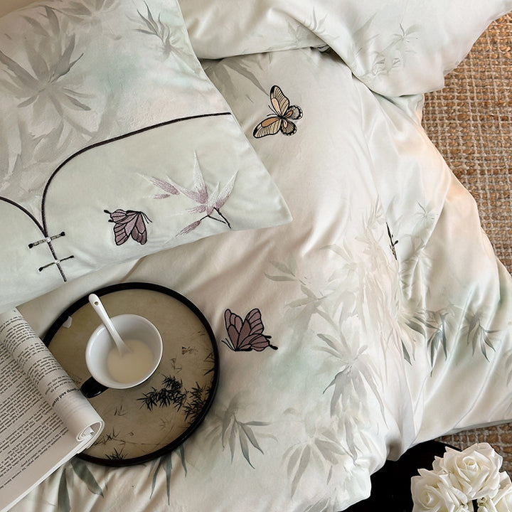 Bettwäsche-Garnitur mit bestickten Schmetterlingen und zartem Bambus-Print