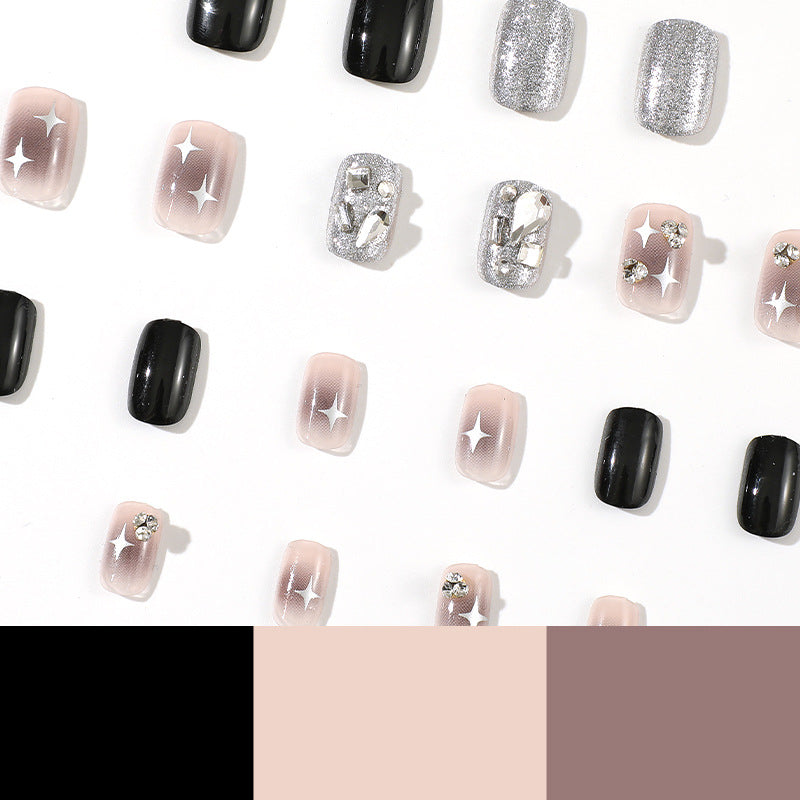 Elegante Nagelkunst mit Glitzer und Sternenmotiven Karnz