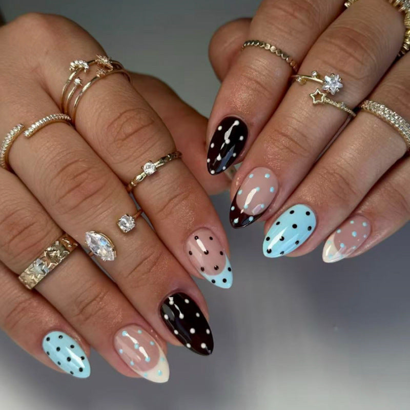 Schicke dekorative Nagelkunst Karnz