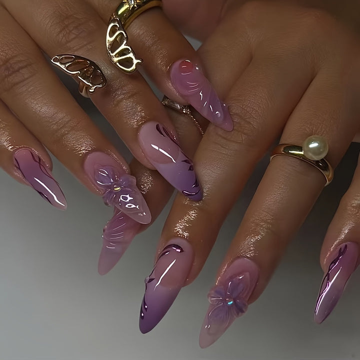 Künstlerische Stiletto Press-On Nagelverlängerungen mit floralem Design Karnz