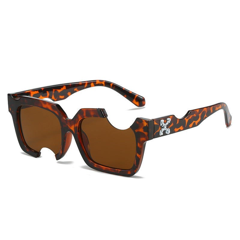 Damen moderne, geometrische Sonnenbrille mit außergewöhnlichem Rahmen Karnz