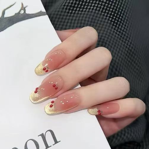Kunstnägel mit Elegantem Ombre-Effekt und Glitzer Karnz