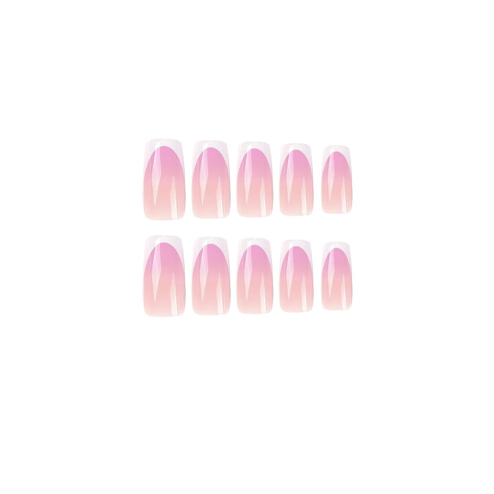 Kunstvolle Nagelverlängerungen mit zartem Ombre-Design Karnz