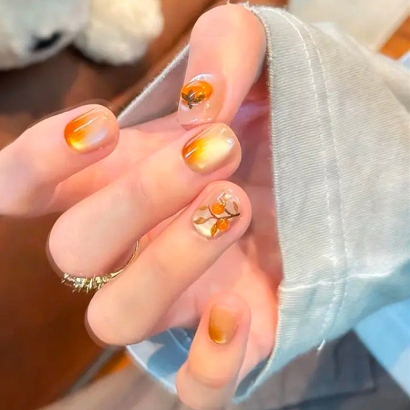 Kunstnagelset mit glänzenden 3D-Akzenten Karnz