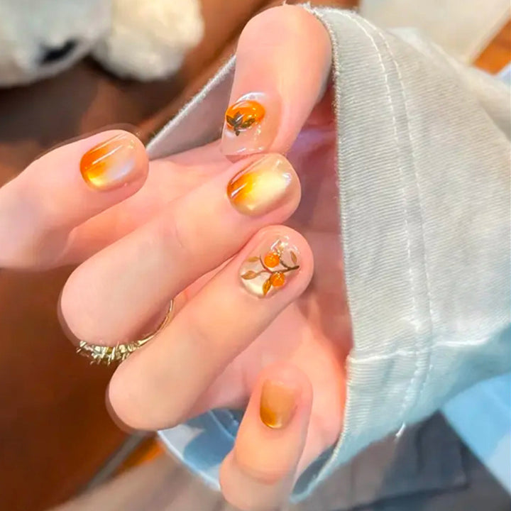 Kunstnagelset mit glänzenden 3D-Akzenten Karnz