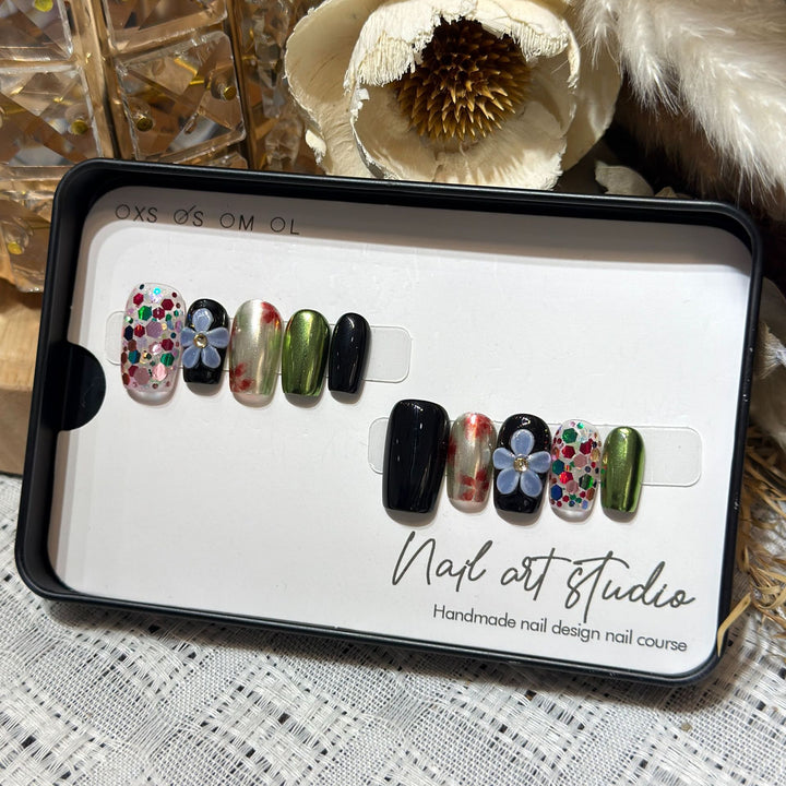 Künstlerisches, floral inspiriertes Press-On-Nagel-Set Karnz