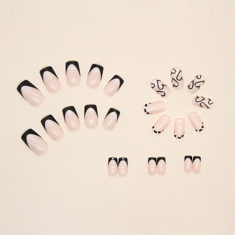 Herz-inspiriertes Press-On-Nageldesigns Karnz