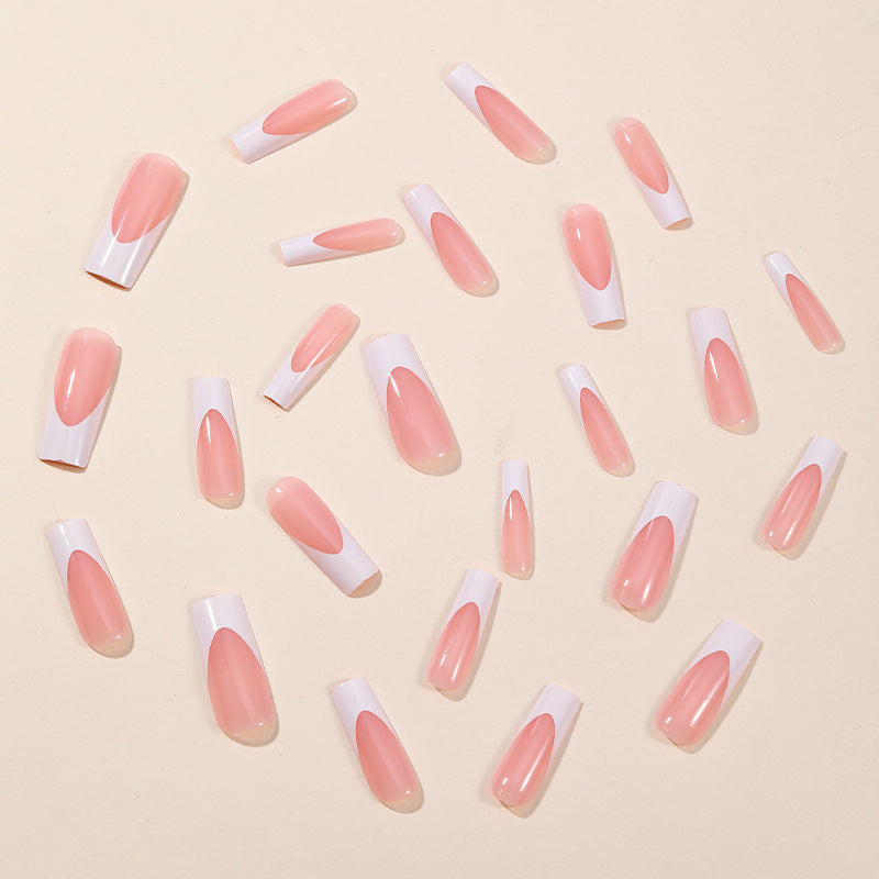 Elegante French Tip Nagelkunst Extensions Karnz