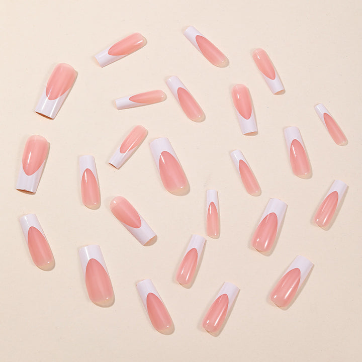 Elegante French Tip Nagelkunst Extensions Karnz