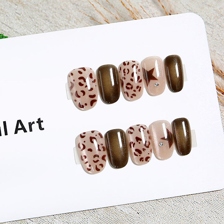 Kunstnägel im modernen Animal-Print Design Karnz