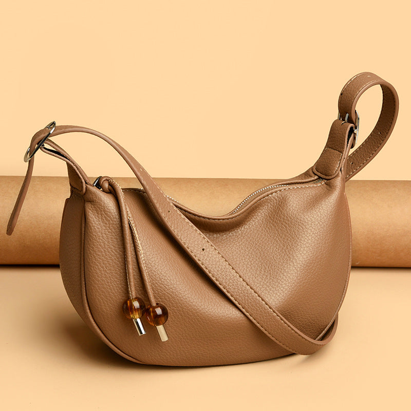 Lässige strukturierte Leder-Slingtasche Karnz