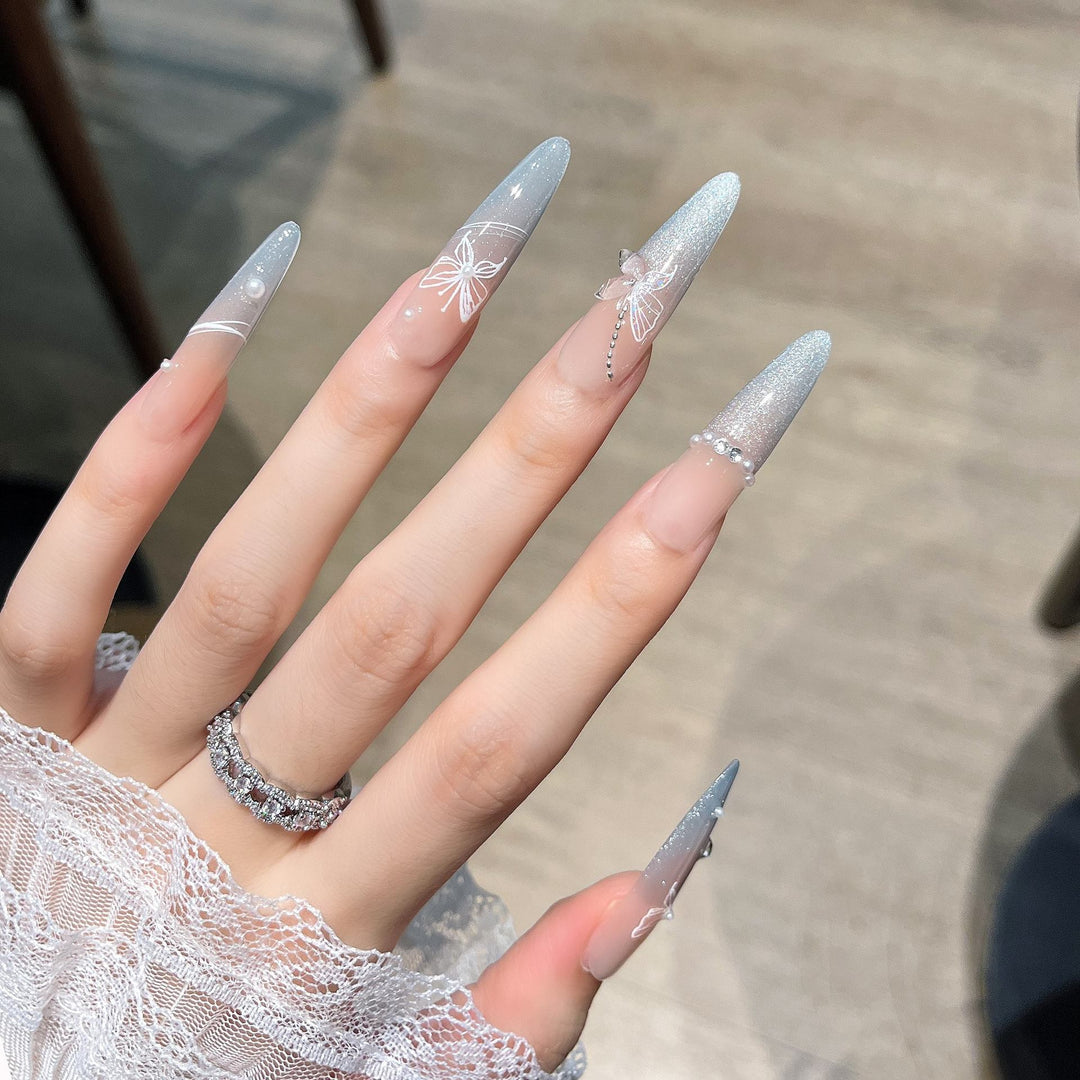 Dekorative Nagelkunst Karnz