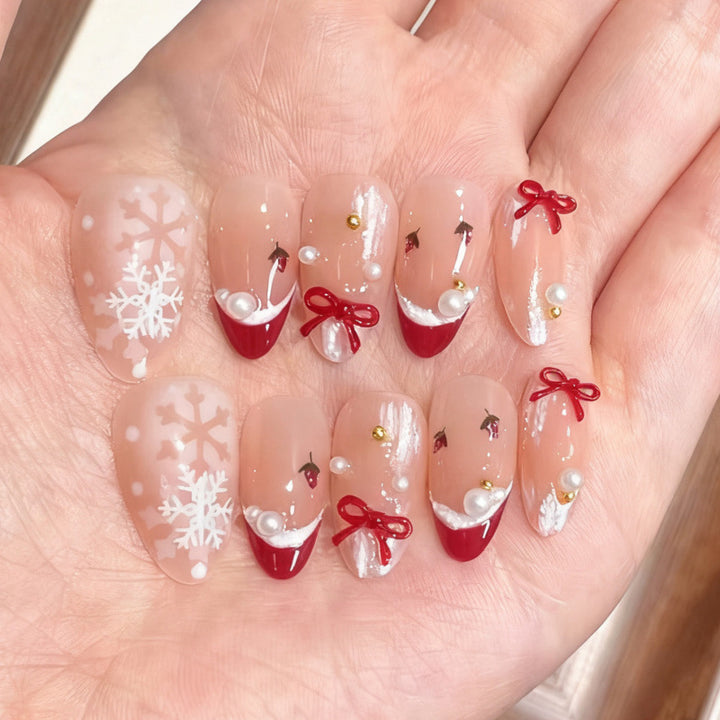 Festliche, von den Feiertagen inspirierte Press-On Nagelkunst