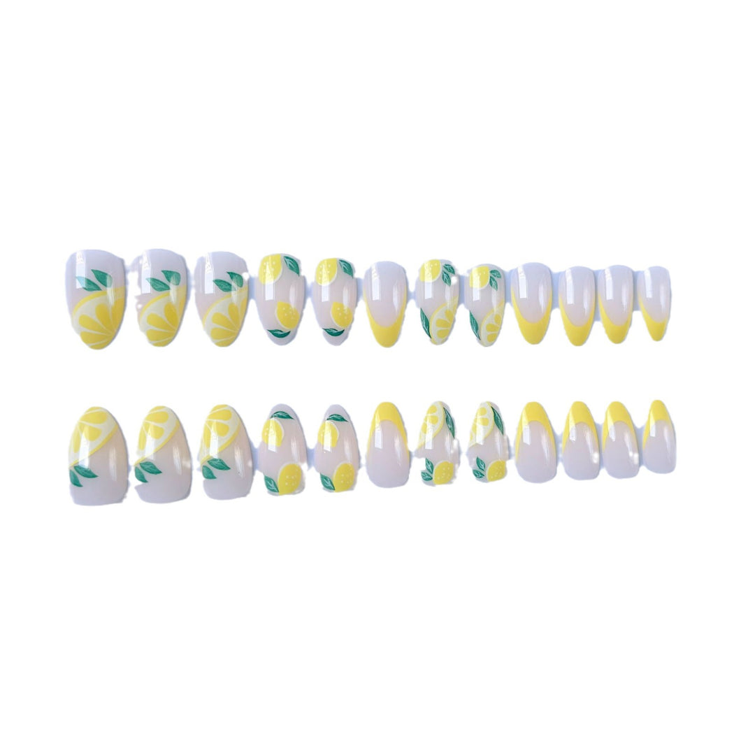 Stylisches Nagelkunst-Set mit Zitrone und Blumenmuster