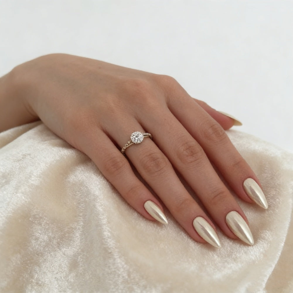 Elegante Kunstnägel Im Schimmernden Metallic-Look Karnz