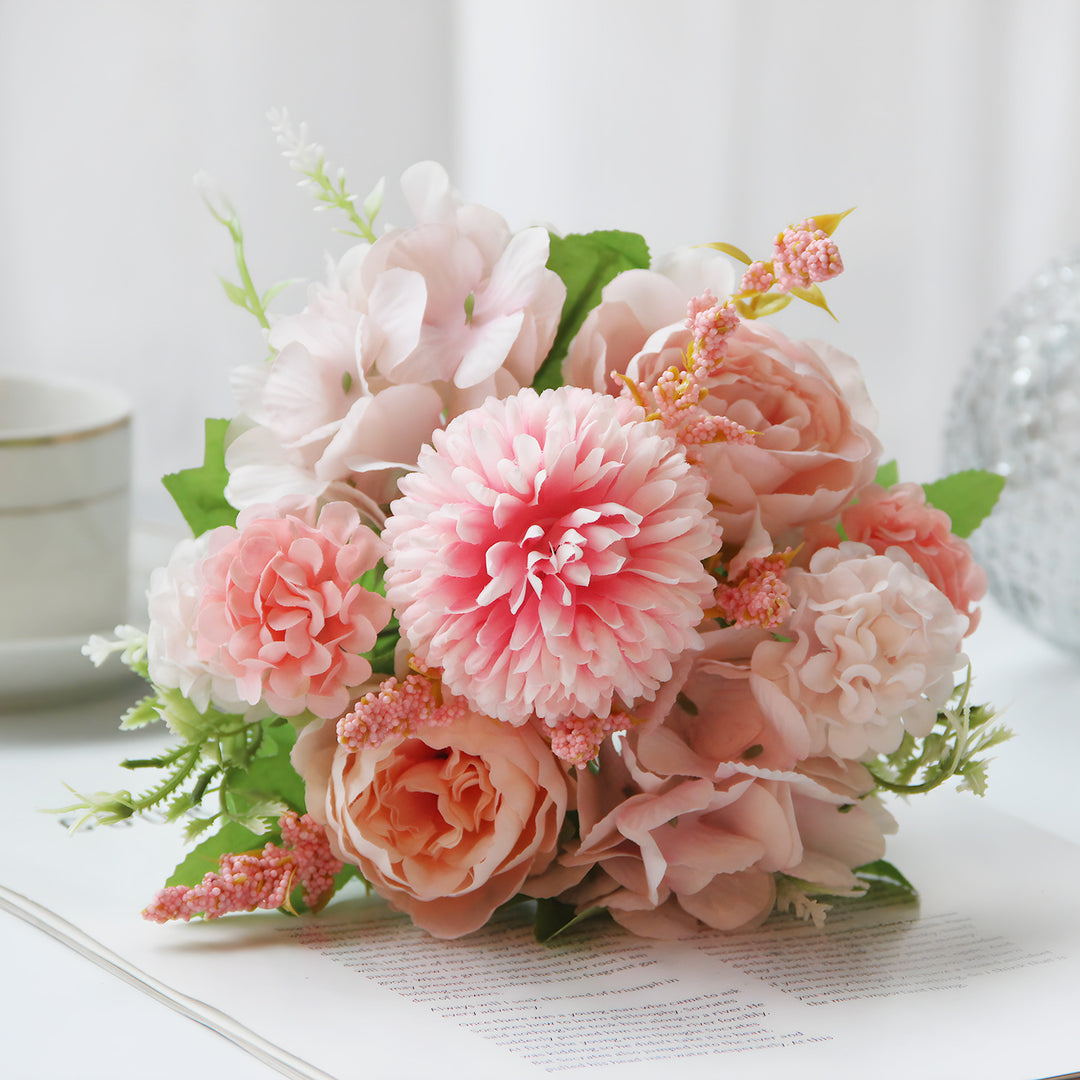 Realistischer künstlicher Blumenstrauß