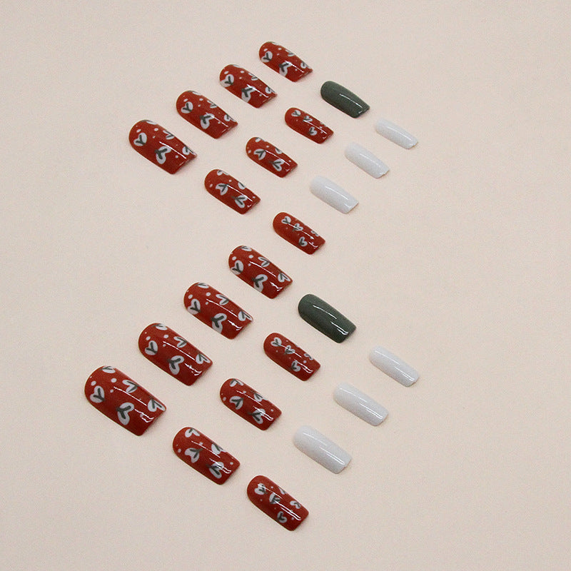Künstlerisches Herzdesign Press-On Nagelspitzen Karnz