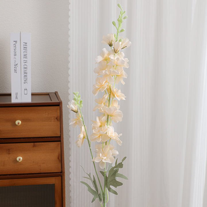 Eleganter Kunstblütenstrauß mit zarten Details Karnz