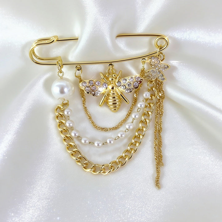 Elegante Sicherheitsnadel mit Perlen und Kristallen Karnz