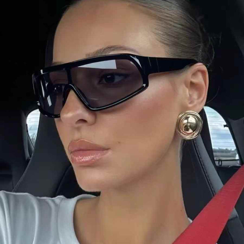 Damen sportliche Schutzbrille im modernem Design mit ergonomischem Rahmen Karnz