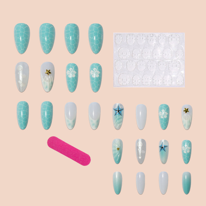 Kunstnagelset mit Meeresmotive und 3D-Akzenten Karnz