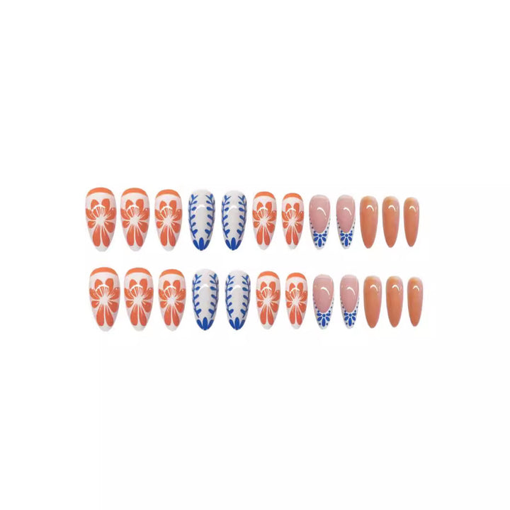 Künstlerisches Floral Press-On Nageldesign Karnz