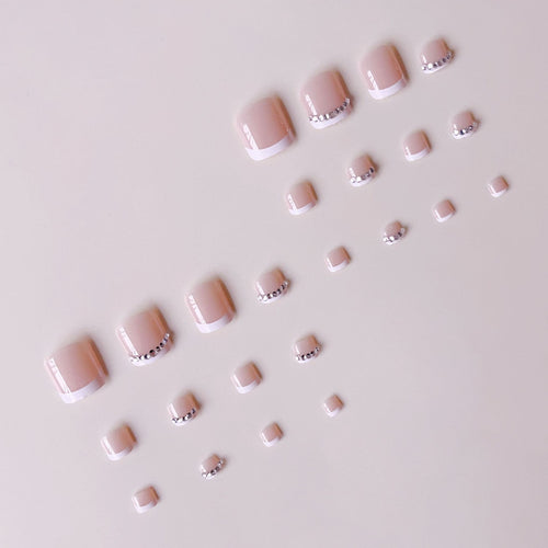 Fußnagelkunstset mit elegantem französischen Design und glitzernden Akzenten Karnz