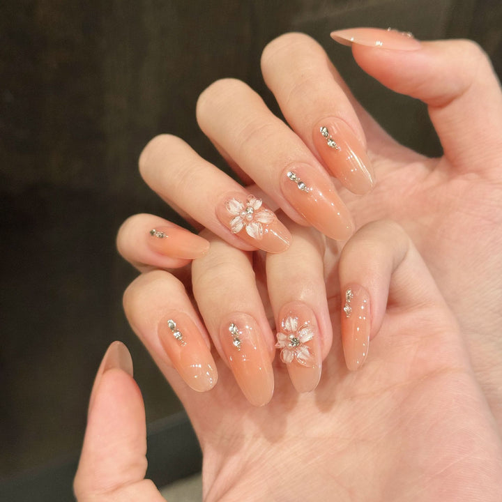 Dekorative florale Akzent Press-On Nagelkunst