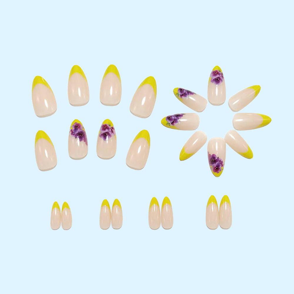 Kunstnägel mit farbenfrohem Blüten-Design Karnz