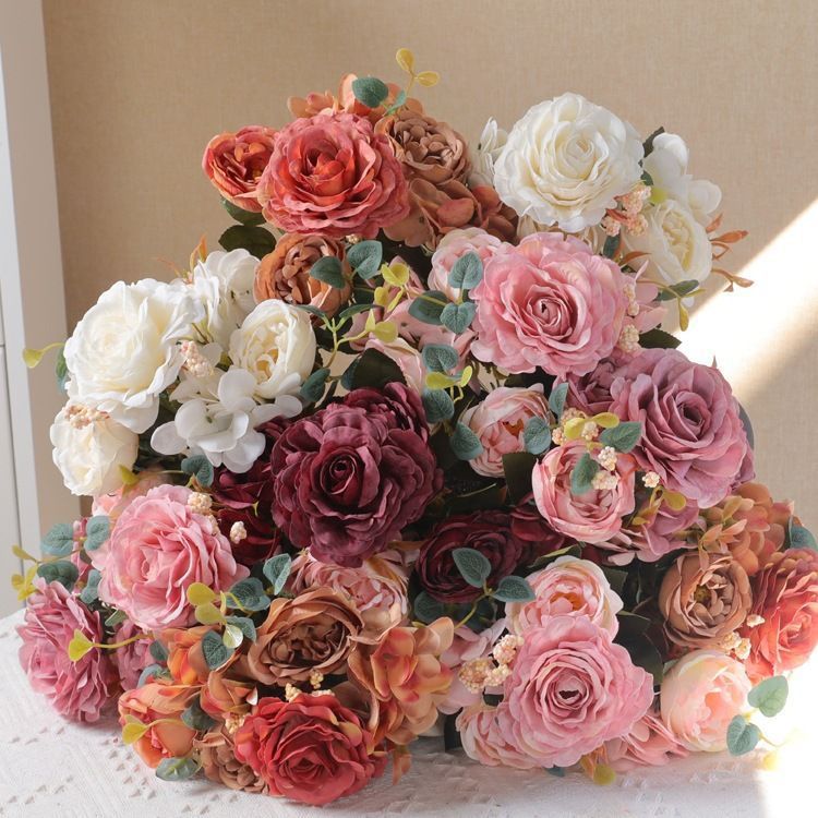 Lush Realistische Blumenstrauß Arrangement