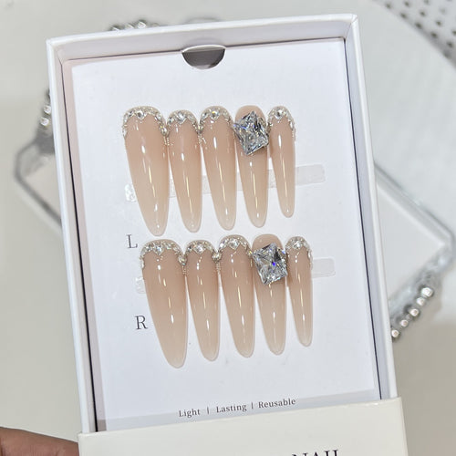 Elegantes, mit Kristallen akzentuiertes Press-On-Nagelset