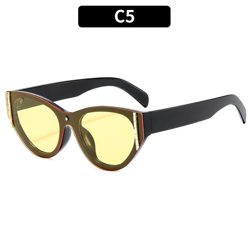 Modische Cat-Eye-Sonnenbrillen mit goldenen Akzenten