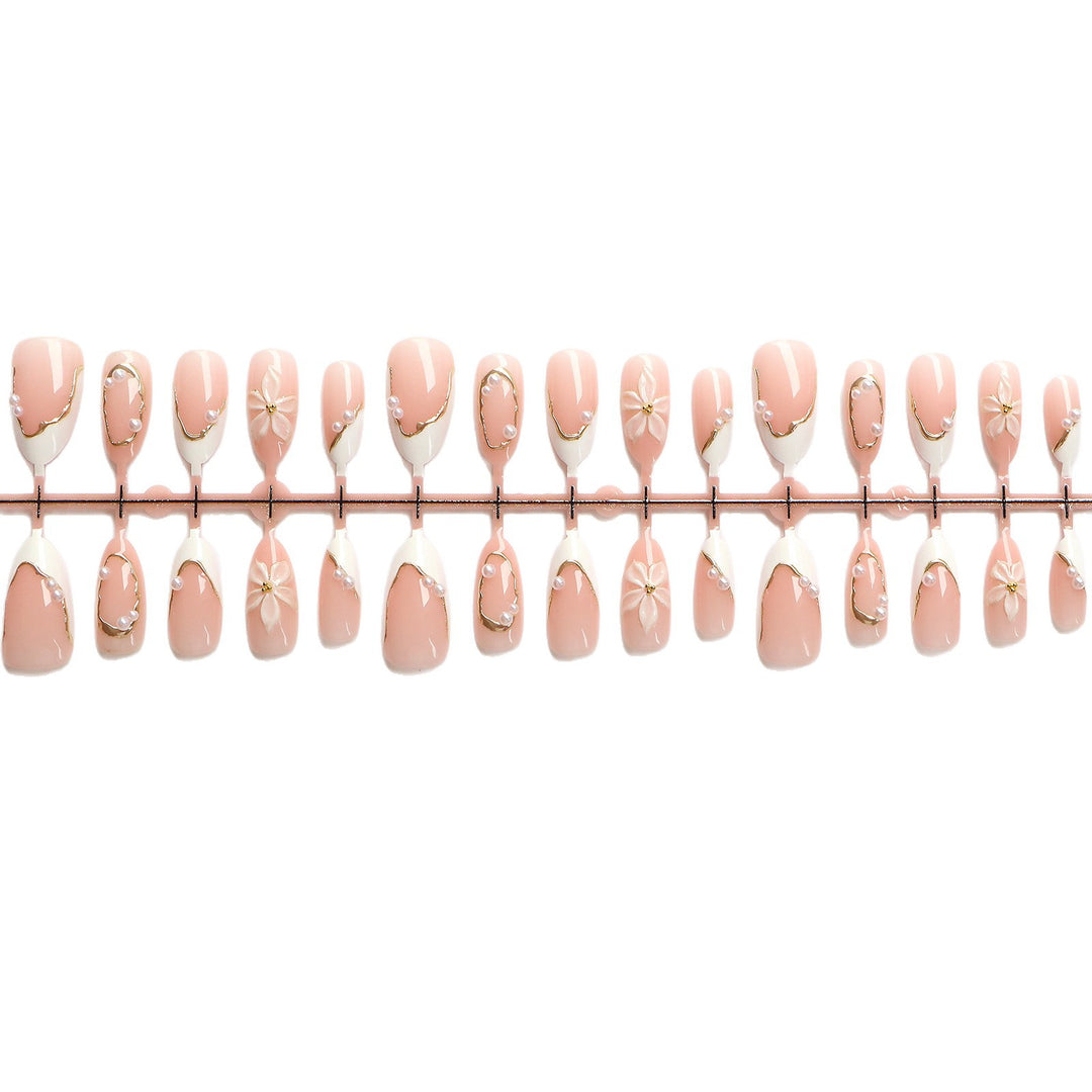 Elegantes Press-On-Nagelkunst-Set mit floralen Akzenten Karnz