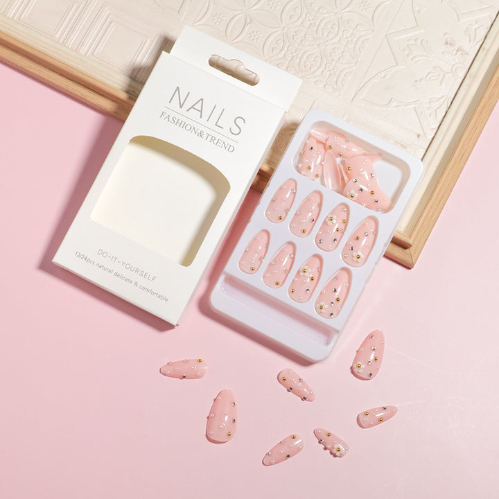 Kreatives DIY Press-On Nagelset Karnz