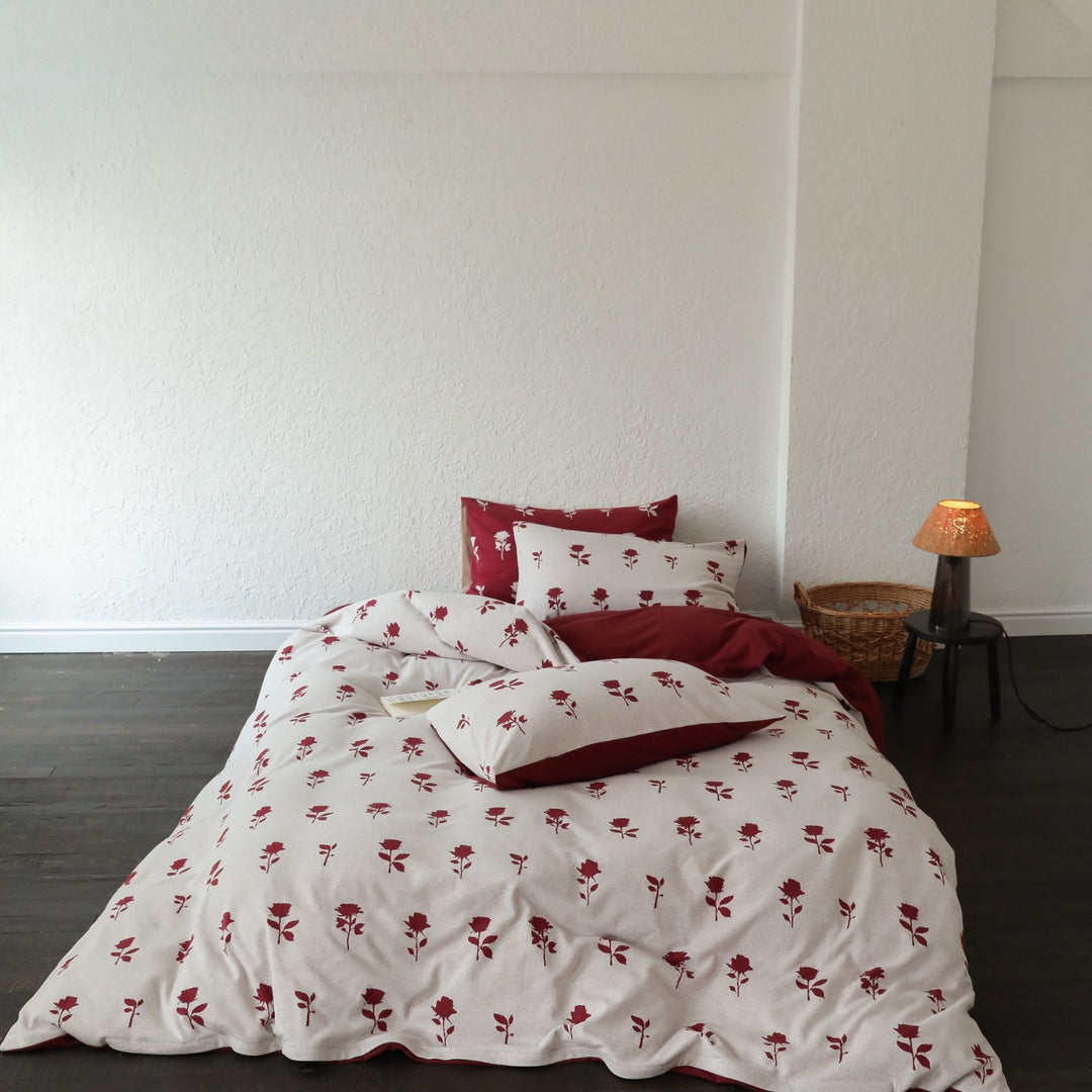 Extraweiche Jersey-Bettwäsche mit minimalistischem Rosen-Print und Wendeseite