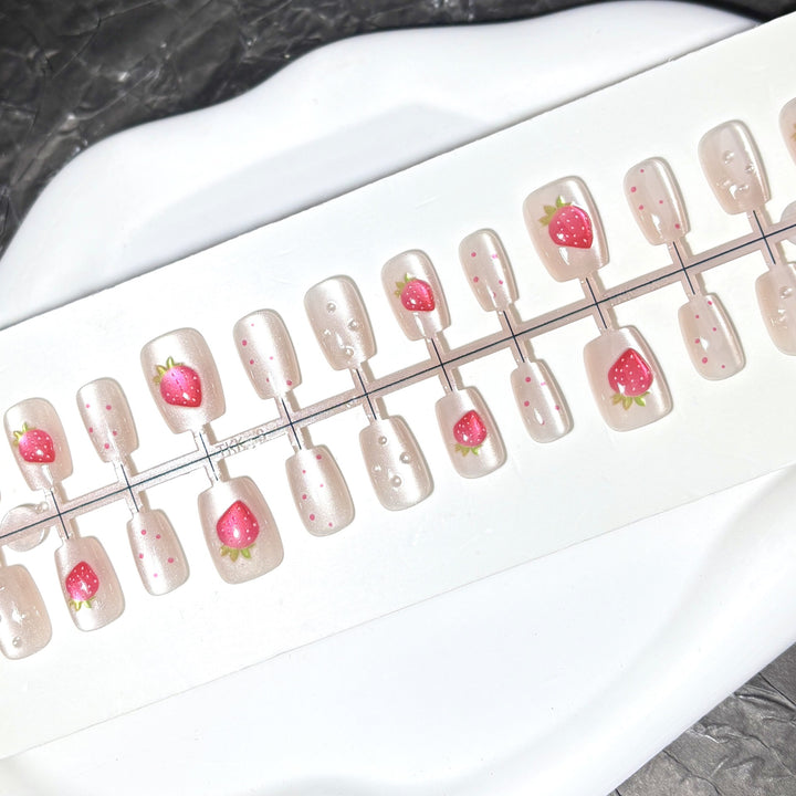 Erdbeer-Themen Press-On Nagelkunst Set