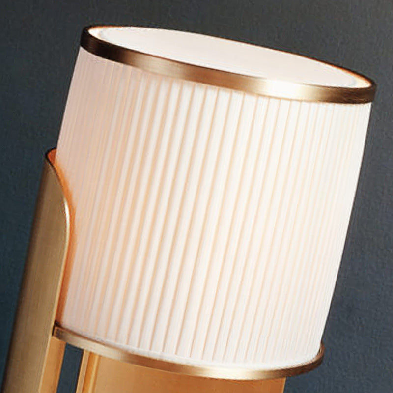 Elegante Marmorbasis Tischlampe mit gefüttertem Schirm