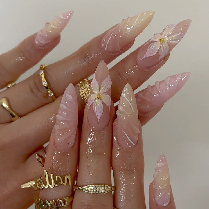 Künstlerische langlebige Press-On-Nagelerweiterungen mit floralen Mustern Karnz