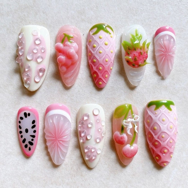 Künstliche Nagelspitzen mit fruchtigem Design und 3D-Elementen Karnz