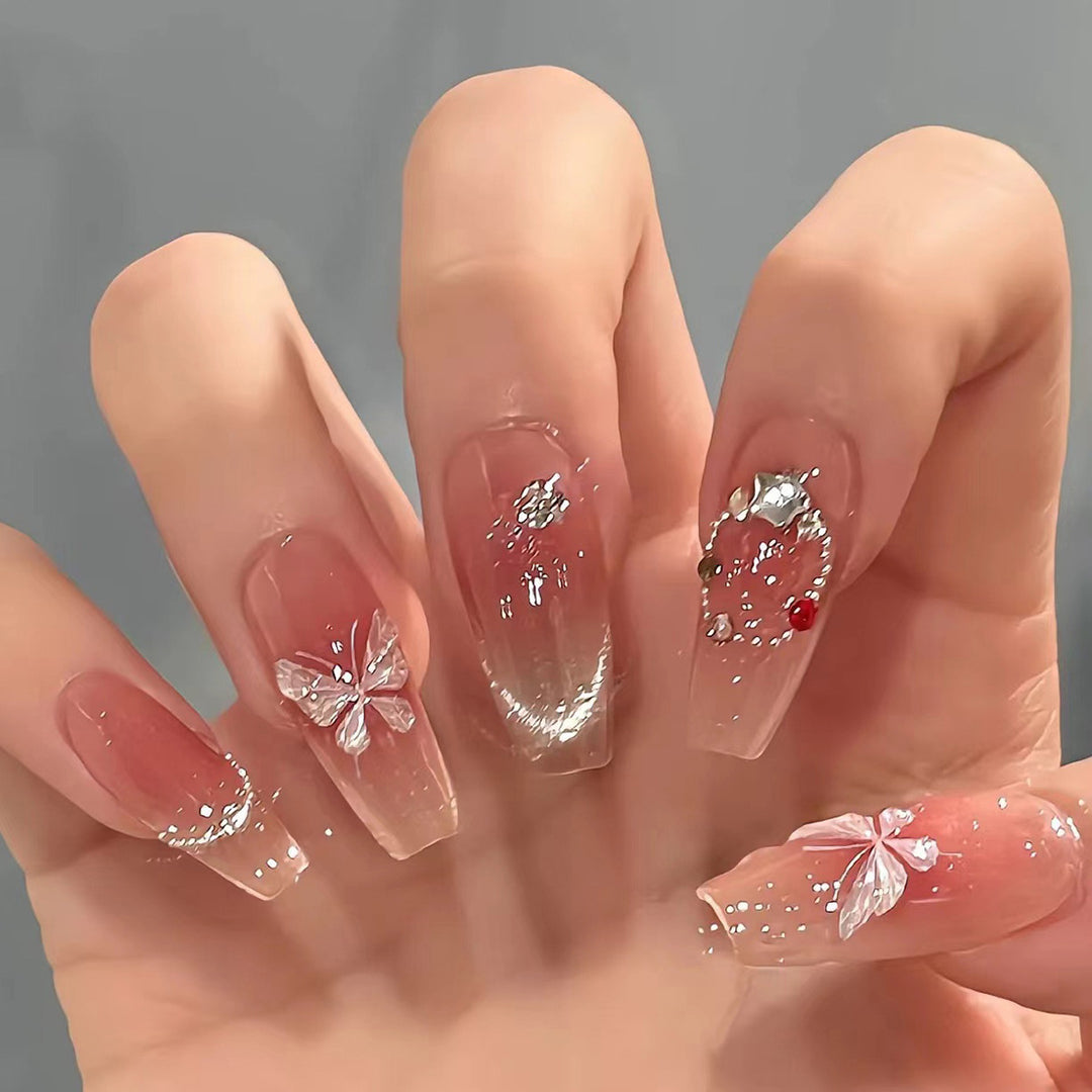 Künstliche Nagelverlängerungen mit floralem Design und funkelnden Akzenten Karnz
