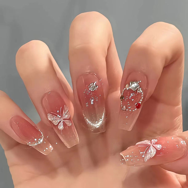 Künstliche Nagelverlängerungen mit floralem Design und funkelnden Akzenten Karnz