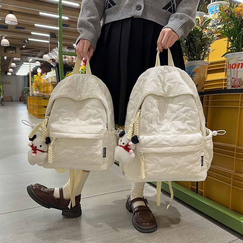 Gepolsterter Rucksack mit dekorativem Anhänger Karnz
