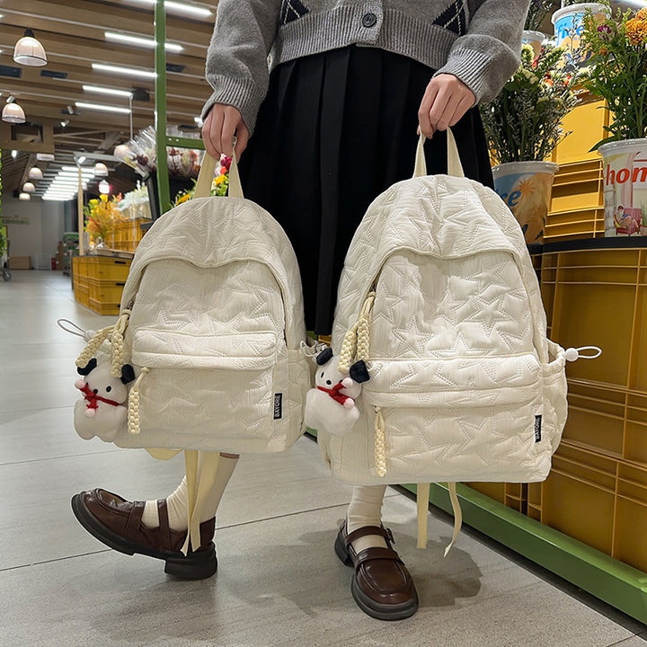 Gepolsterter Rucksack mit dekorativem Anhänger Karnz